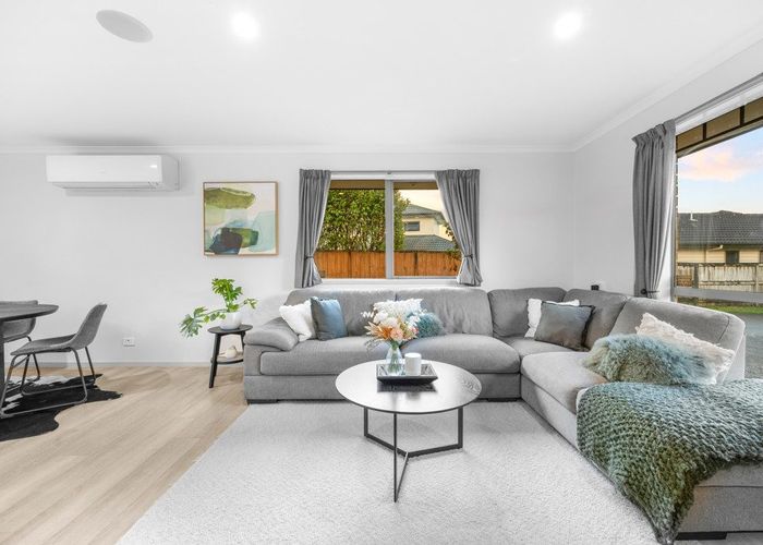 at 9 Bradnor Meadows Drive, Swanson, Waitakere City, Auckland