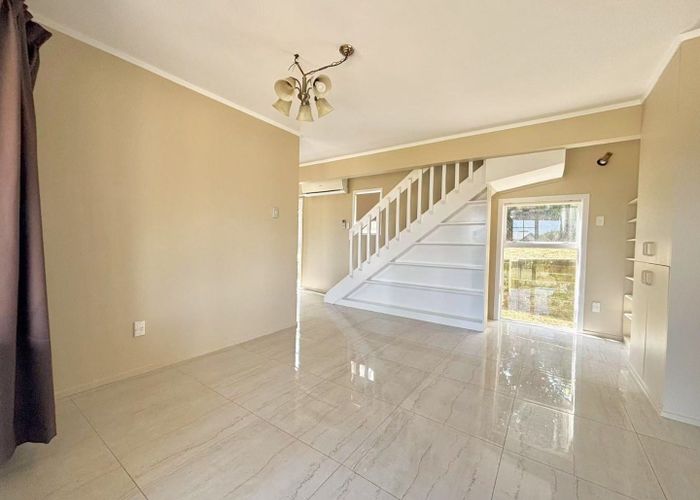  at 5 Ancona Lane, Goodwood Heights, Auckland