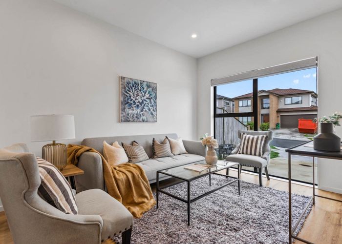  at 21 Kira Road, Flat Bush, Manukau City, Auckland