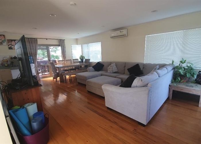  at 2/227 Sunset Road, Sunnynook, North Shore City, Auckland