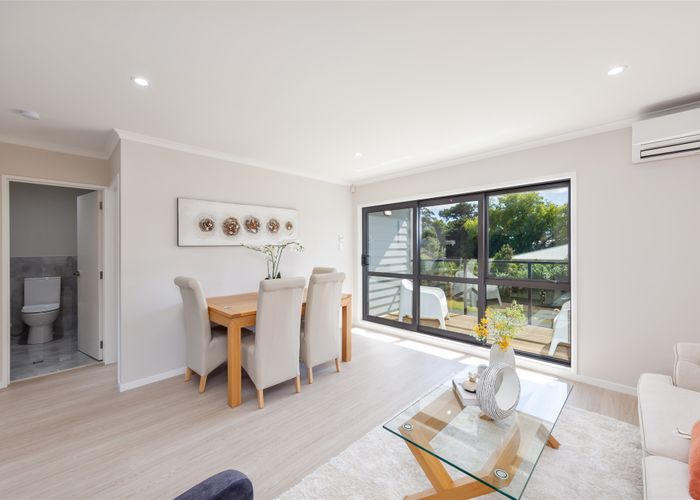  at 2/504 Swanson Road, Ranui, Auckland