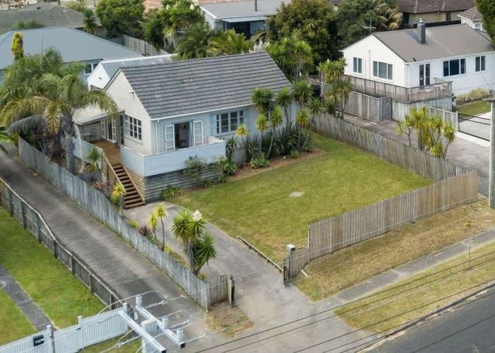  at 17 Blacklock Ave, Henderson, Waitakere City, Auckland