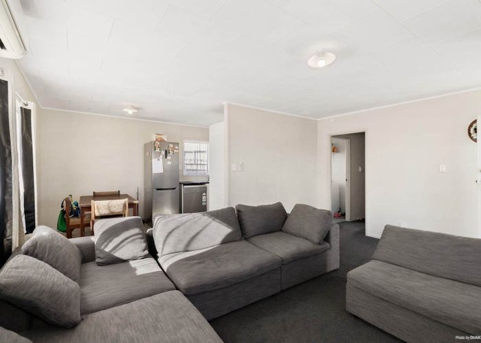  at 1/62 Redcrest Avenue, Red Hill, Papakura, Auckland