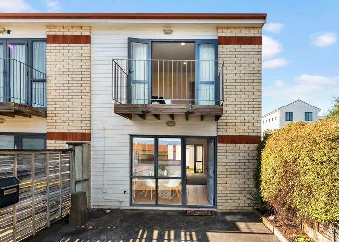  at 11/3 Ambrico Place, New Lynn, Auckland