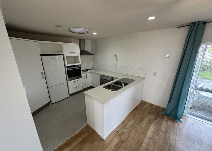  at 2/11 Bowscale Place, Northpark, Manukau City, Auckland