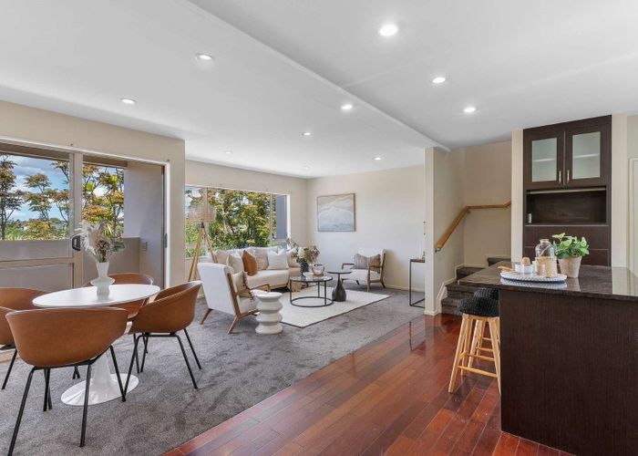  at 2/845 East Coast Road, Browns Bay, North Shore City, Auckland