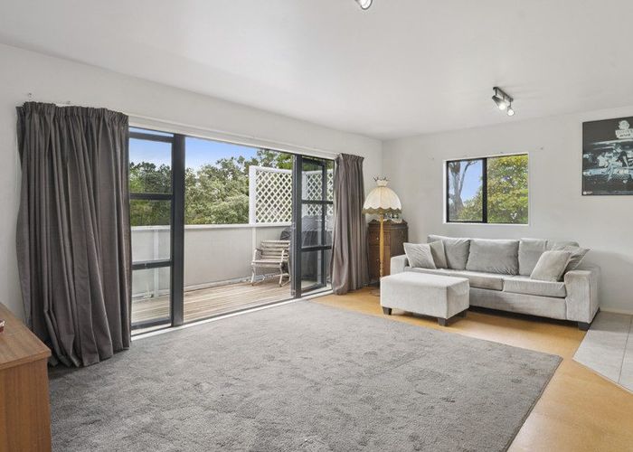  at 22 Claverdon Drive, Massey, Waitakere City, Auckland