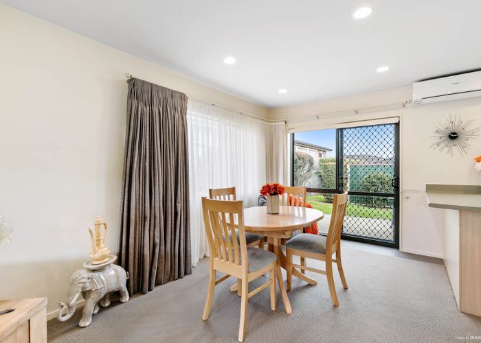  at 2/127 Boundary Road, Blockhouse Bay, Auckland
