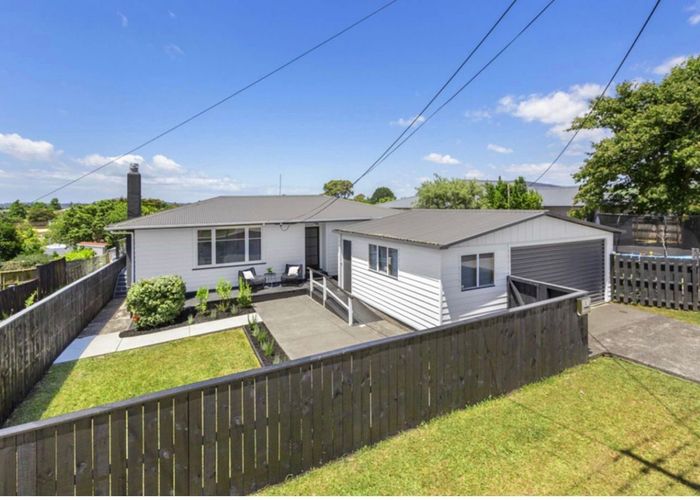  at 32 Neil Avenue, Te Atatu Peninsula, Waitakere City, Auckland