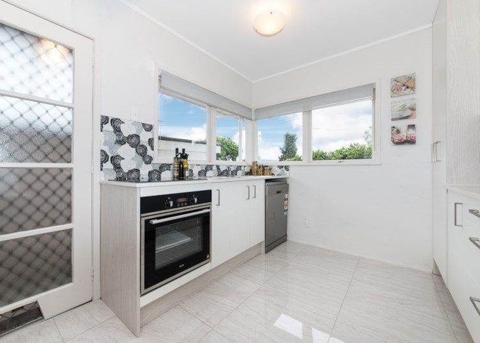  at 2/32 Dale Crescent, Pakuranga, Manukau City, Auckland