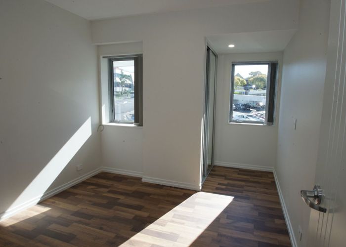  at 8/46 Wellington Street, Howick, Manukau City, Auckland
