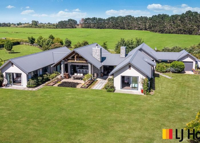  at 98 Bushlake Way, Papakura