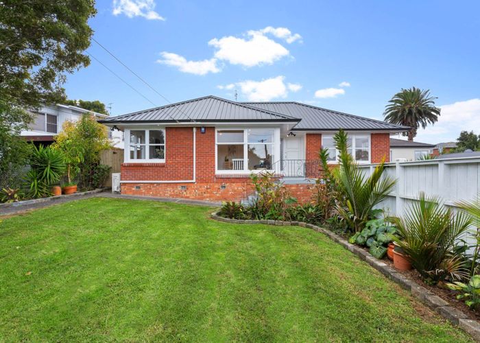  at 14 Fickling Avenue, Mount Roskill, Auckland City, Auckland