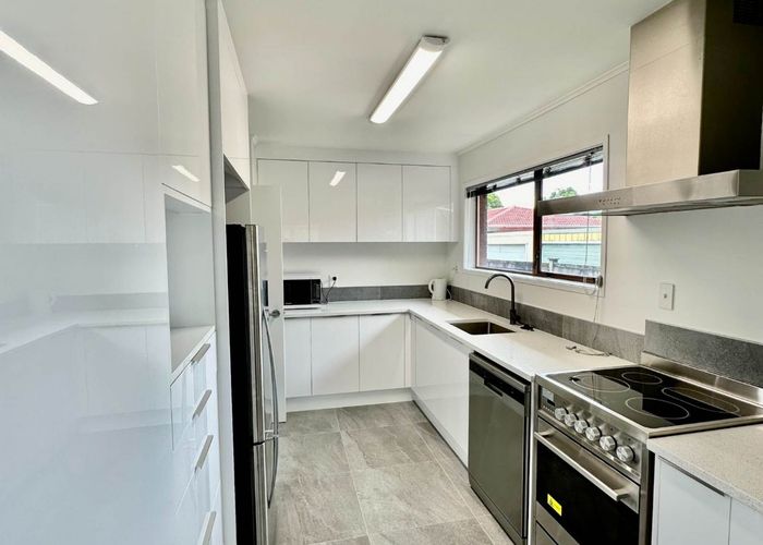  at 2/16 Miro Road, Greenlane, Auckland City, Auckland