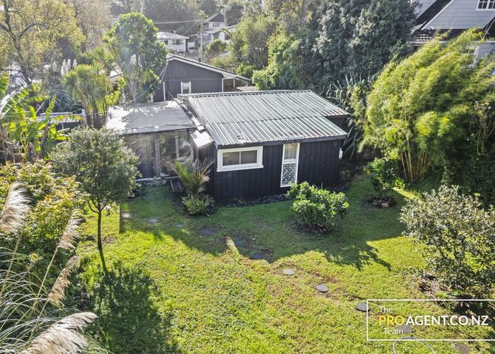  at 2/2 Earl Road, Titirangi, Waitakere City, Auckland