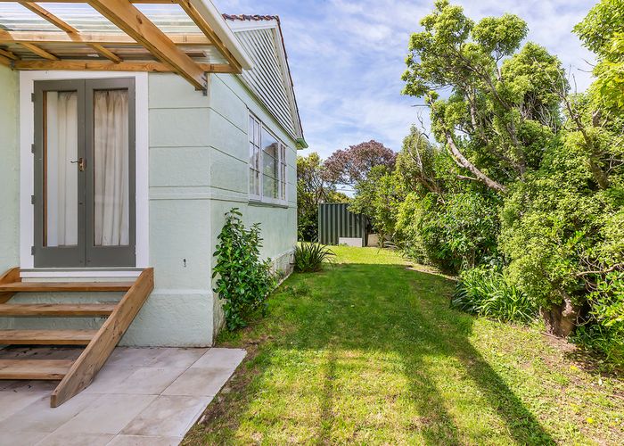  at 32 Kaihuia St, Northland, Wellington
