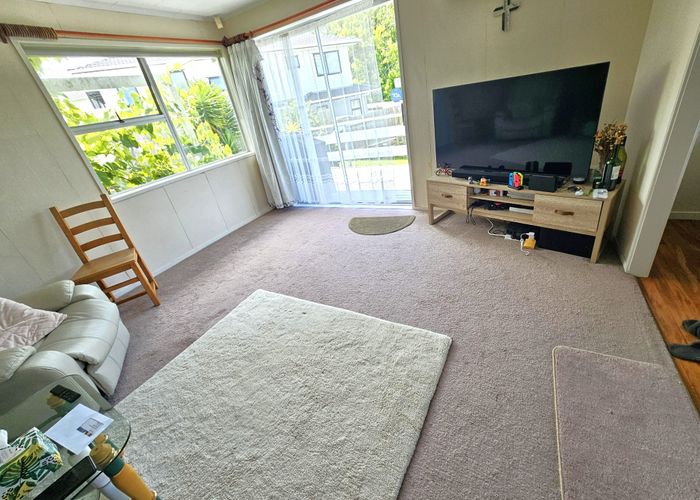 at 98 Sycamore Drive, Sunnynook, North Shore City, Auckland
