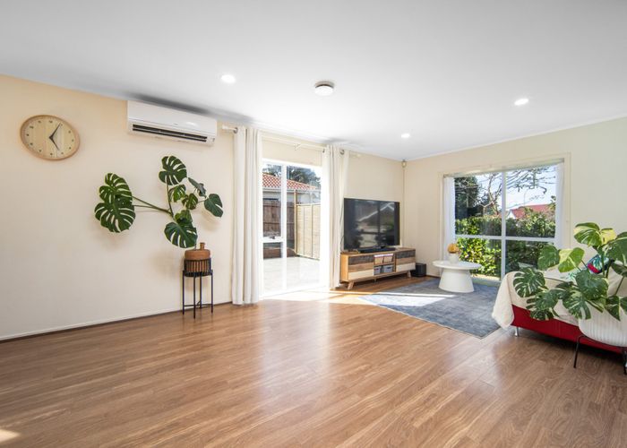  at 3 Lanier Place, Glendene, Waitakere City, Auckland