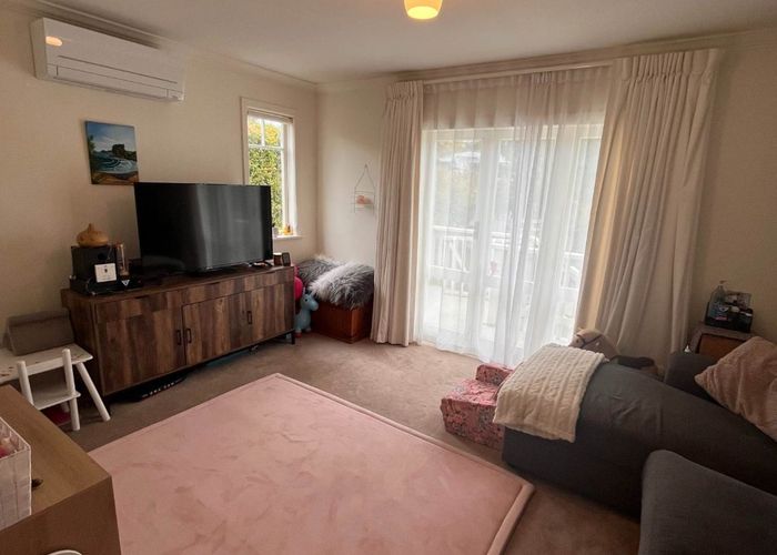  at 5 Cliff View Drive, Green Bay, Waitakere City, Auckland