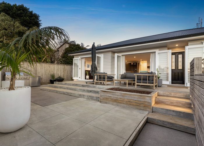  at 1/11 Ridgemount Rise, Mangere Bridge, Auckland