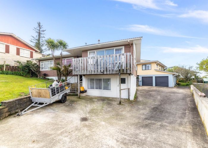  at 16 Crompton Road, Massey, Waitakere City, Auckland