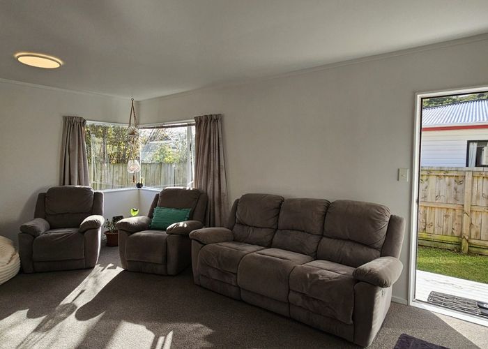  at 2/289 Naenae Road, Naenae, Lower Hutt