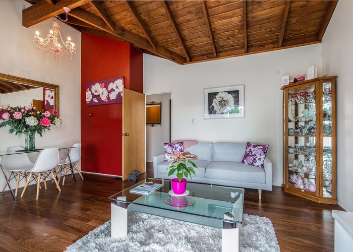 at 2/25 Nutsey Avenue, Northcote, Auckland