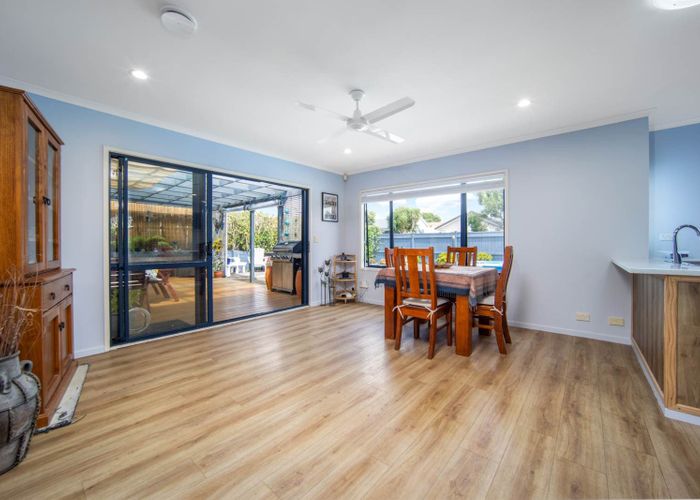  at 46 Hillwell Drive, Henderson, Waitakere City, Auckland