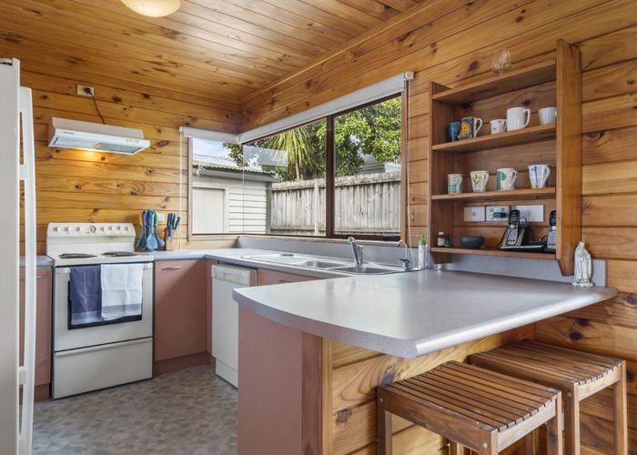  at 2/96 Verbena Road, Birkdale, Auckland