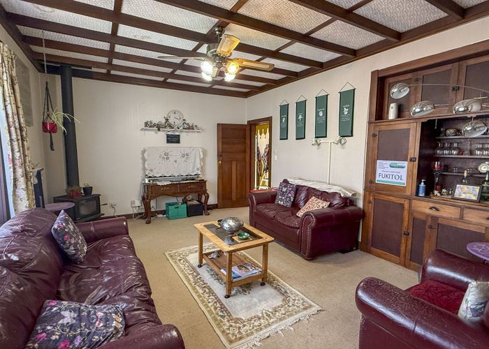  at 302 Willowpark Road North, Hastings