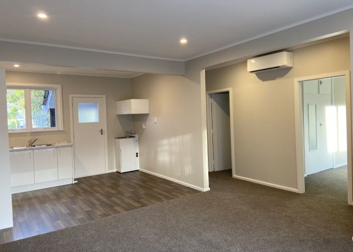  at 6 Mangaroa Hill Road, Maoribank, Upper Hutt, Wellington