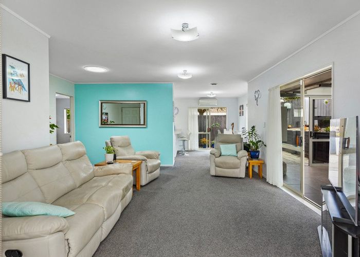  at 24 Millstream Drive, Henderson, Auckland