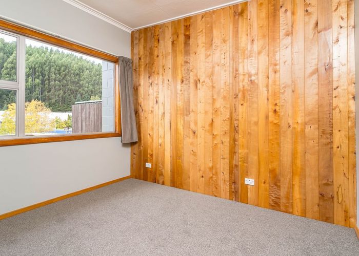  at 186 Kaikorai Valley Road, Bradford, Dunedin