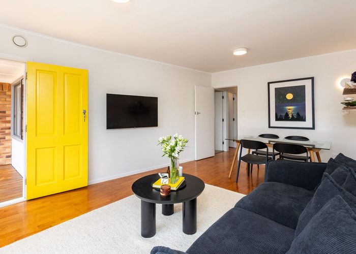  at 2/5 Powell Street, Avondale, Auckland