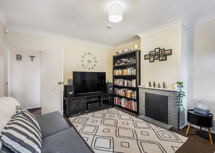  at 2 Eastdale Road, Avondale, Auckland