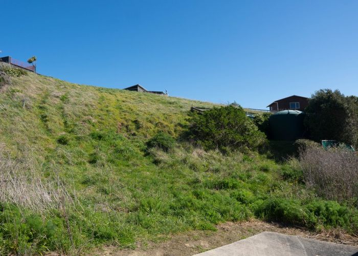  at 9 Balfour Crescent, Castlepoint, Tīnui