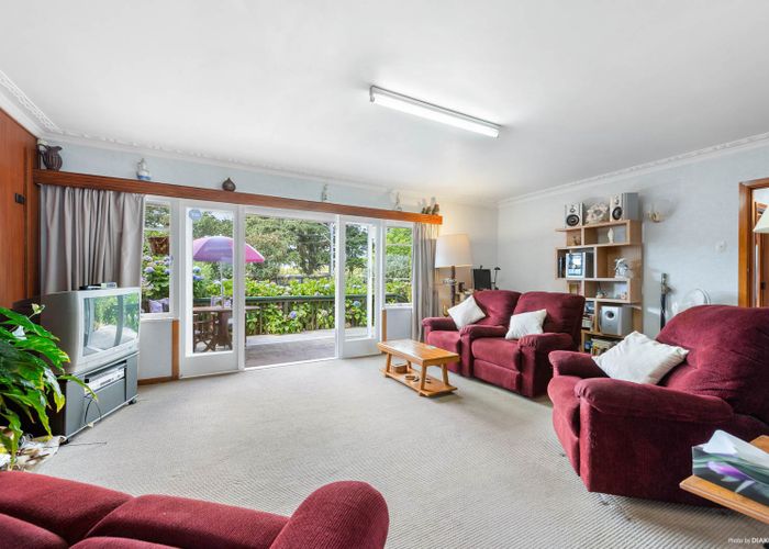  at 2/5 Rod Place, Mangere East, Auckland