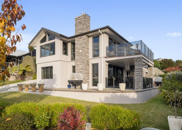  at 2 Botanical Heights Drive, Waipahihi, Taupo