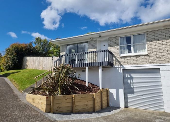 at 2/6 Segedin Place, Glenfield, Auckland