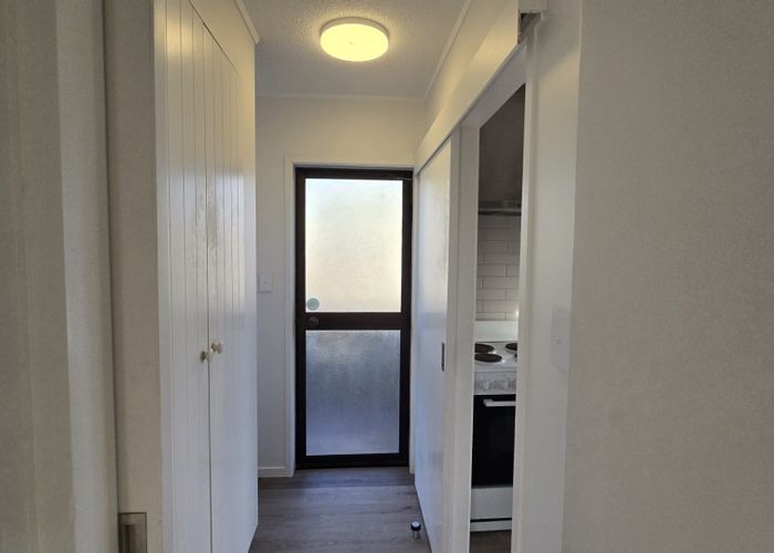  at 1/18A Neal Avenue, Glenfield, North Shore City, Auckland