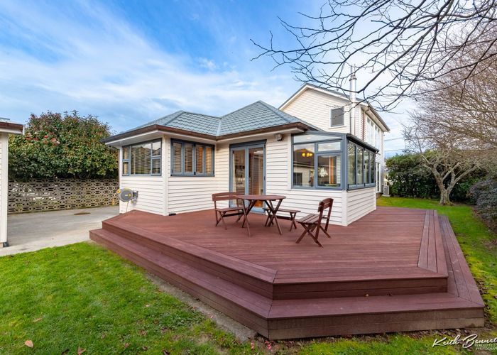 For sale 43 Fraser Crescent, Elderslea, Upper Hutt, Wellington