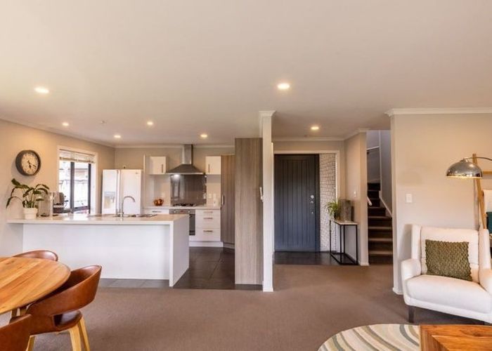  at 16 Durham Heights, Flagstaff, Hamilton