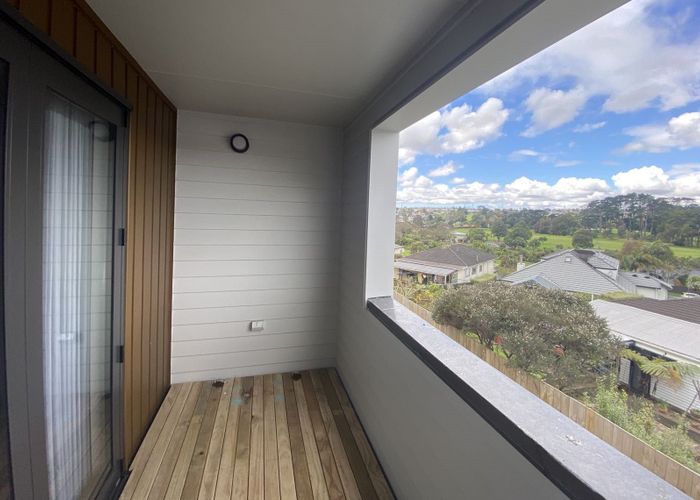  at 2/701 Hillsborough Road, Mount Roskill, Auckland
