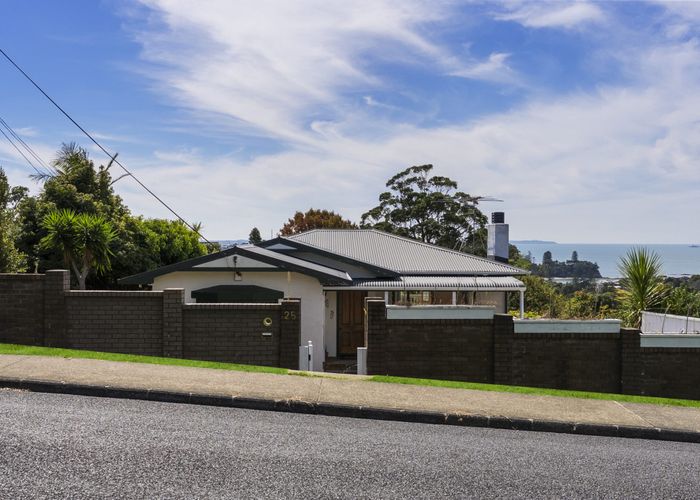  at 1/25 Mizpah Road, Waiake, North Shore City, Auckland