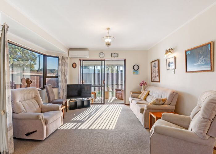  at 2/30 Rutland Road, Mount Wellington, Auckland