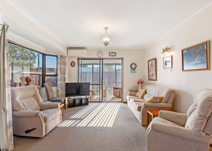  at 2/30 Rutland Road, Mount Wellington, Auckland City, Auckland