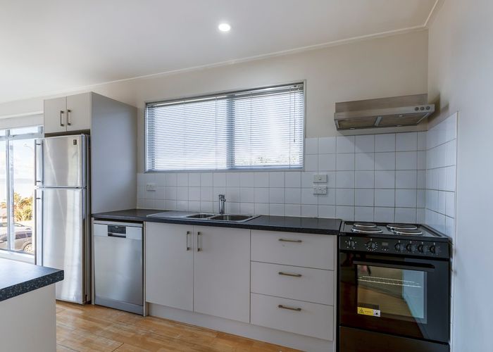  at 1/98 Halsey Drive, Mount Roskill, Auckland