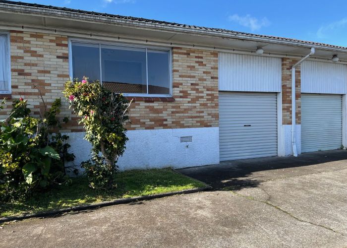  at 1/71 Royal View Road, Te Atatu South, Waitakere City, Auckland