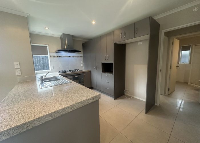  at 4 Lorenzo Way, Flat Bush, Manukau City, Auckland