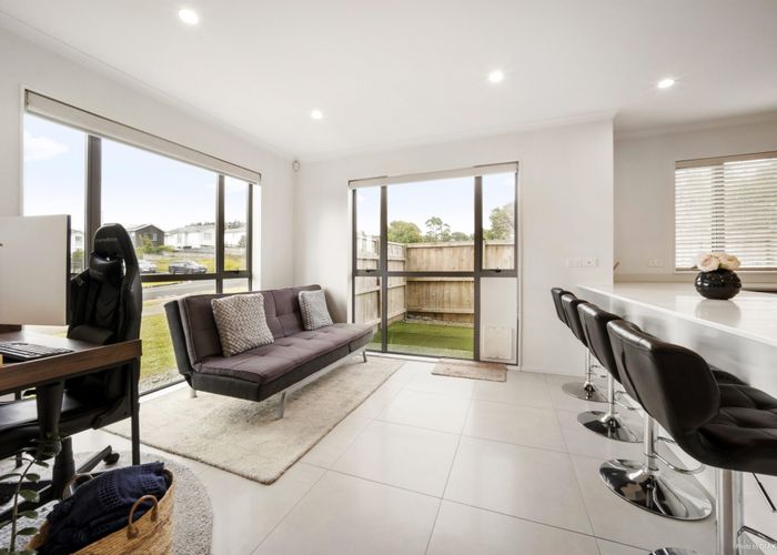  at 16 William Wallbank Crescent, Swanson, Waitakere City, Auckland